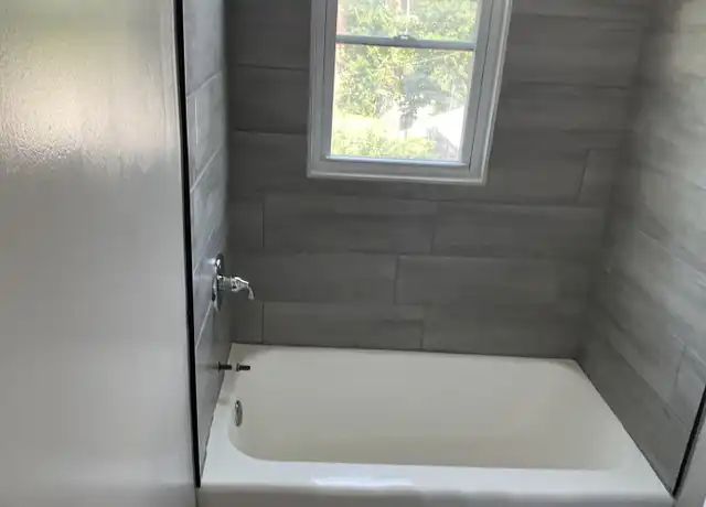 Property at 19 Oakland Ter Unit 2, Hartford, CT, 06112, 3 beds, 1 bath, [object Object]
