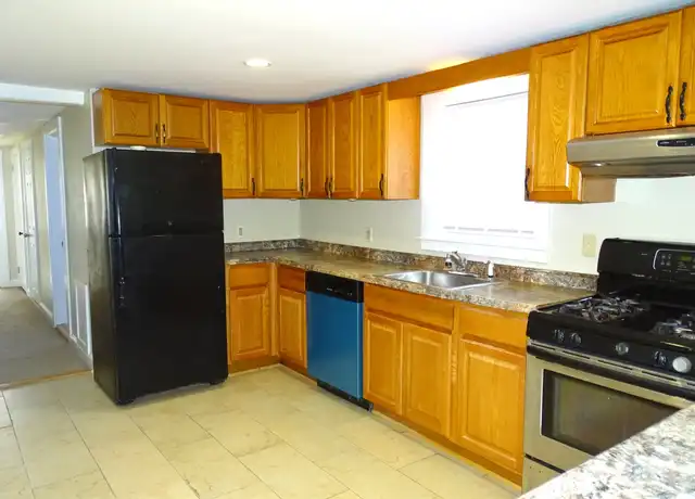 Property at 303 Bishop St Unit 2, Framingham, MA, 01702, 3 beds, 2 baths, [object Object]