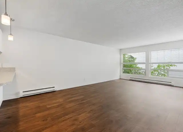 Property at 11520 Greenwood Ave N Unit 205, Seattle, WA, 98133, 1 bed, 1 bath, [object Object]