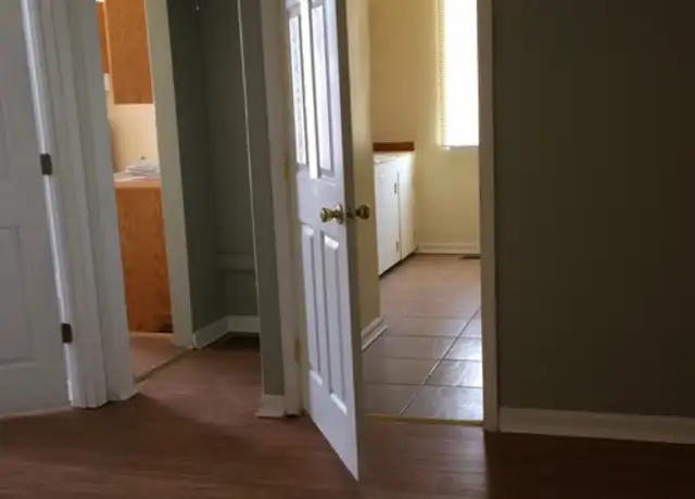 Property at 1135 1/2 20th St, Huntington, WV, 25703, 3 beds, 1 bath, [object Object]