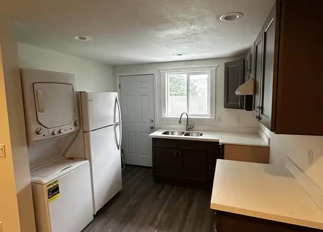 Property at 21902 84th Ave S Unit B, Kent, WA, 98032, 2 beds, 1 bath, [object Object]
