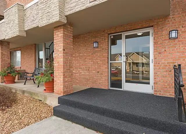 Property at Rosetree Apartments - 655 Highway 36 W, Saint Paul, MN, 55113, 1 bed, 1 bath, [object Object]