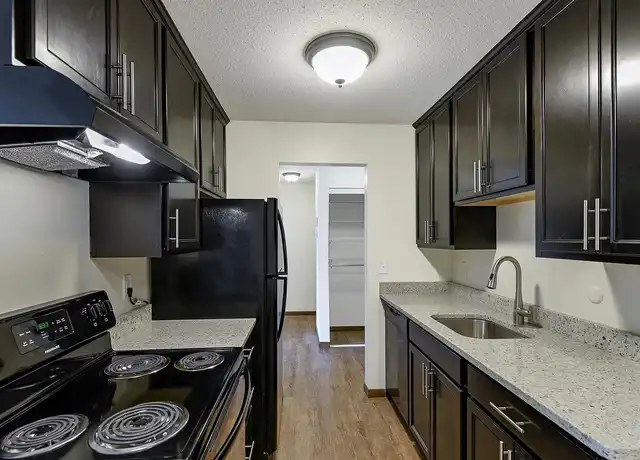 Property at Rosetree Apartments - 655 Highway 36 W, Saint Paul, MN, 55113, 1 bed, 1 bath, [object Object]