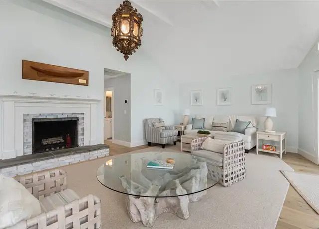Property at 117 Indian Ave, Portsmouth, RI, 02871, 3 beds, 3 baths, [object Object]