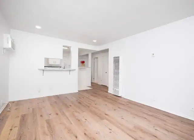 Property at 3042 Livonia Ave Unit 078C2, Los Angeles, CA, 90034, 1 bed, 1 bath, [object Object]