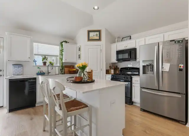 Property at 128 Crescent St, Georgetown, TX, 78626, 2 beds, 2 baths, [object Object]