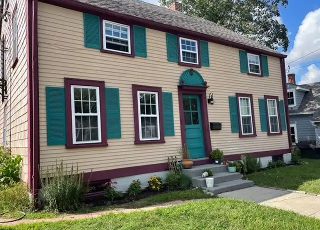 Property at 37 Castle St, East Greenwich, RI, 02818, 2 beds, 1 bath, [object Object]