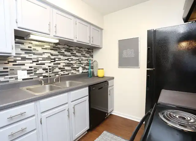 Property at Devonshire Gardens I - 815 Erie Ave, Evansville, IN, 47715, 1-2 bed, 1-2 bath, [object Object]