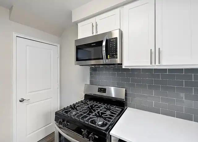 Property at Oak Park Manor Apartments & Townhomes - 13600 Kenwood St, Oak Park, MI, 48237, 1-2 bed, 1 bath, [object Object]