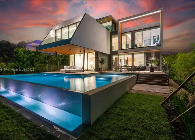 Property at 1369 N Venetian Way Unit SF0, Miami Beach, FL, 33139, 5 beds, 5.5 baths, [object Object]