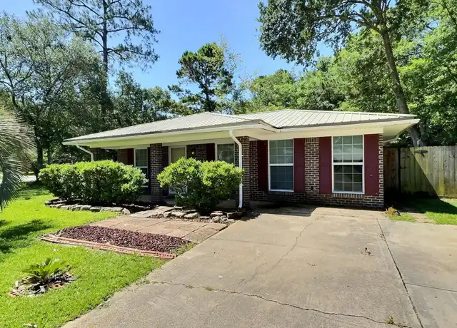 Property at 118 Bryant St, Ocean Springs, MS, 39564, 3 beds, 2 baths, [object Object]
