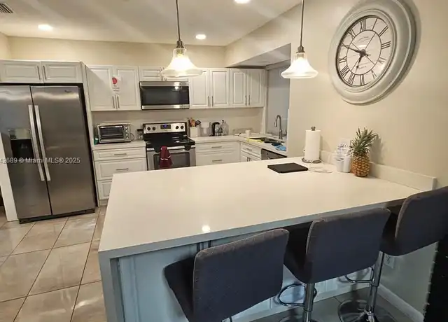Property at 609 S Crescent Dr, Hollywood, FL, 33021, 3 beds, 2 baths, [object Object]