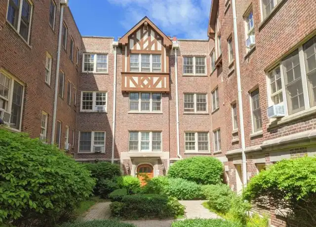 Property at 1452 Oak Ave, Evanston, IL, 60201, 2 beds, 1 bath, [object Object]
