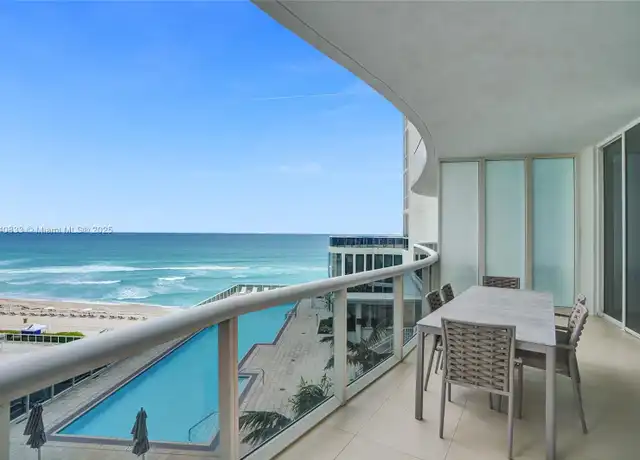 Property at 31 SE 6th St #2104, Miami, FL, 33131, 1 bed, 1.5 baths, [object Object]