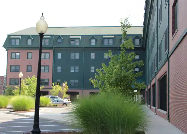 Property at Brookview Commons East - 1Mo FREE on Select Units - 30 Crosby St, Danbury, CT, 06810, 0-2 beds, 1-2 bath, [object Object]