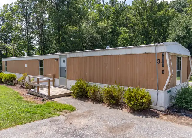 Property at 3000 Parker Ct Unit 3, Lenoir, NC, 28645, 3 beds, 1.5 baths, [object Object]
