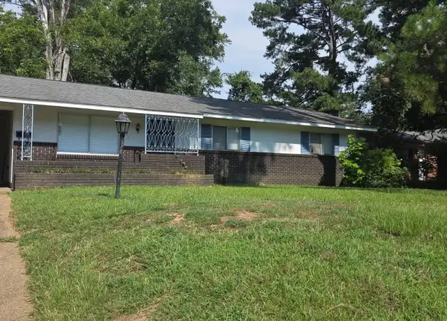 Property at 215 Kilkenny Blvd, Jackson, MS, 39209, 3 beds, 2 baths, [object Object]