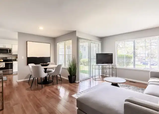 Property at Savannah Trace Apartments - 1421 Carolina Ct, Schaumburg, IL, 60193, 2 beds, 1-2 bath, [object Object]