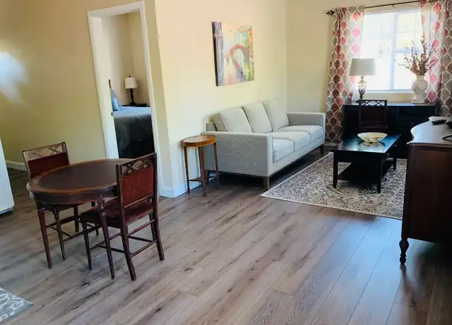 Property at 950 N 5th St, Jacksonville, OR, 97530, 1 bed, 1 bath, [object Object]