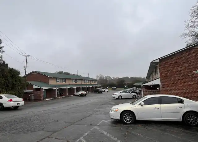 Property at 915 Moreland Dr Unit 10, Kingsport, TN, 37664, 2 beds, 1.5 baths, [object Object]
