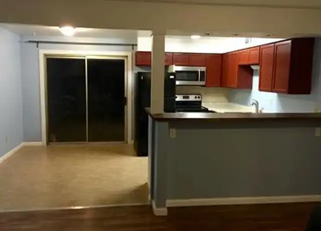 Property at 903 N Lincoln Ave, Urbana, IL, 61801, 4 beds, 2 baths, [object Object]