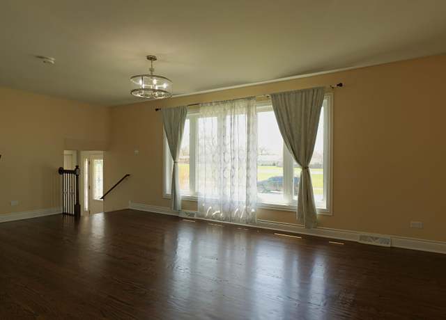 Photo of 10109 S Kilbourn Ave, Oak Lawn, IL 60453