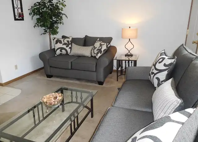 Property at Mogadore Square - 2888 Mogadore Rd, Akron, OH, 44312, 1 bed, 1 bath, [object Object]