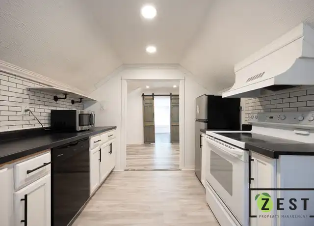 Property at 20830 Westview Ave Unit 2, Ferndale, MI, 48220, 1 bed, 1 bath, [object Object]