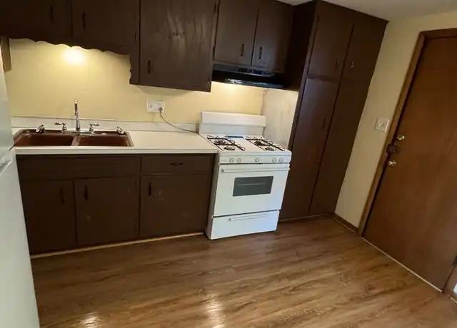 Property at 3902 15th Ave Unit 3902-7, Rockford, IL, 61108, 2 beds, 1 bath, [object Object]