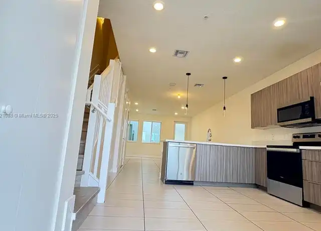 Property at 6450 NW 102nd Ct #102, Doral, FL, 33178, 3 beds, 2.5 baths, [object Object]