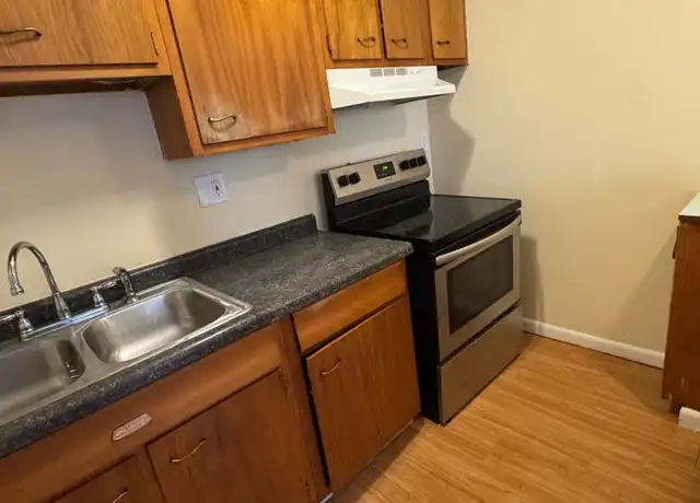 Property at 1814 N Main St, Rockford, IL, 61103, 1 bed, 1 bath, [object Object]