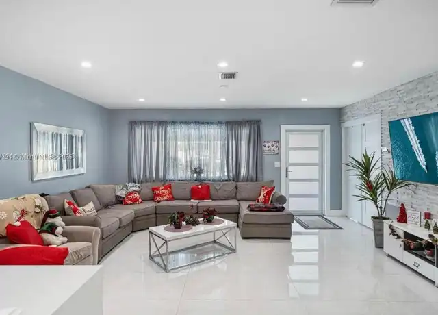 Property at 7130 SW 14th St, Pembroke Pines, FL, 33023, 3 beds, 3 baths, [object Object]