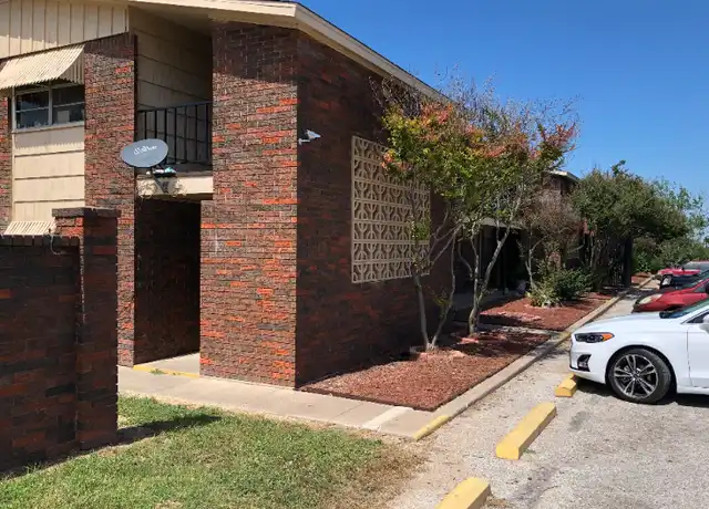 Property at 106 Ric Williamson Memorial Hwy Unit 106, Weatherford, TX, 76087, 2 beds, 1 bath, [object Object]