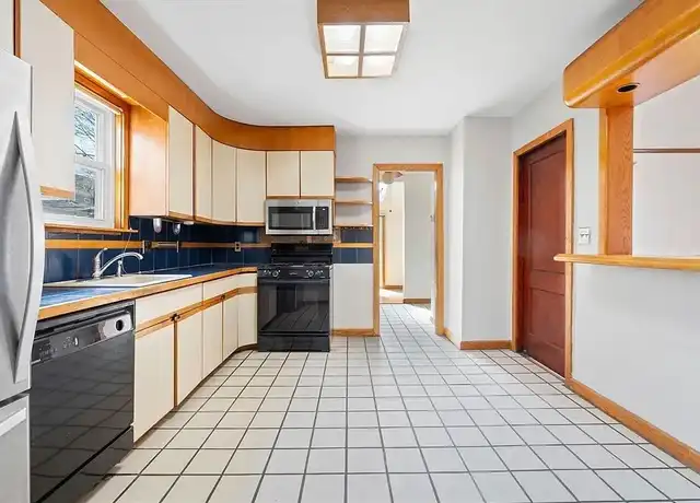 Property at 184 Perham St, West Roxbury, MA, 02132, 3 beds, 2 baths, [object Object]