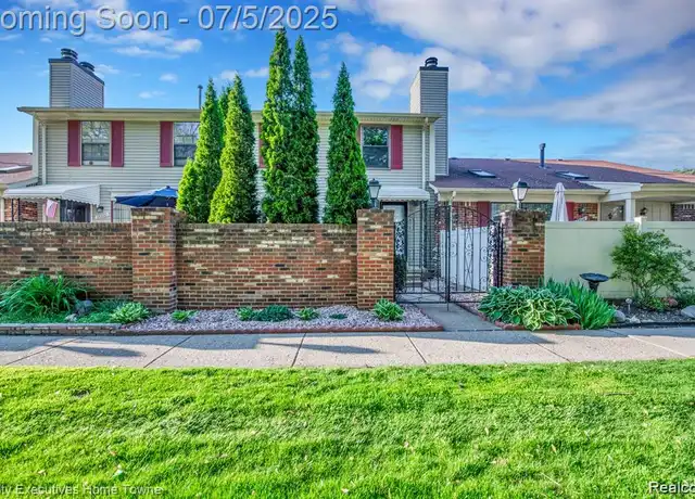 Property at 38804 Golfview Dr E, Clinton Twp, MI, 48038, 2 beds, 1.5 baths, [object Object]