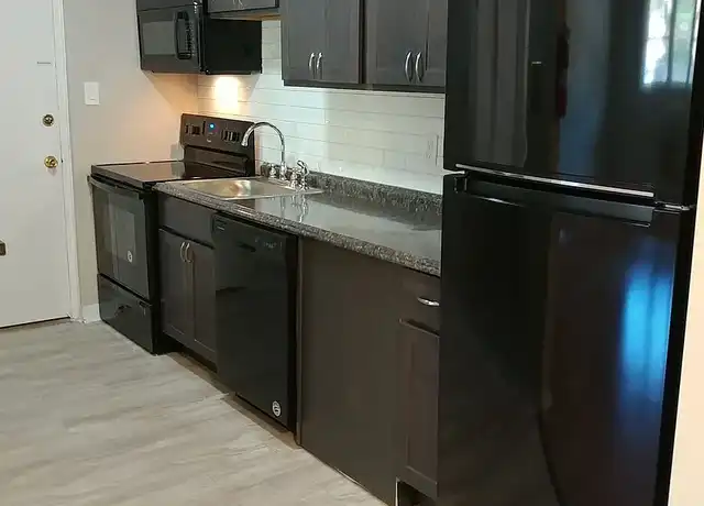 Property at Pennside Manor - 717 N 25th St, Reading, PA, 19606, 2 beds, 1 bath, [object Object]