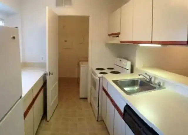 Property at Woodcrest Apartments - 23638 Civic Center Dr, Southfield, MI, 48033, 1-2 bed, 1-2 bath, [object Object]