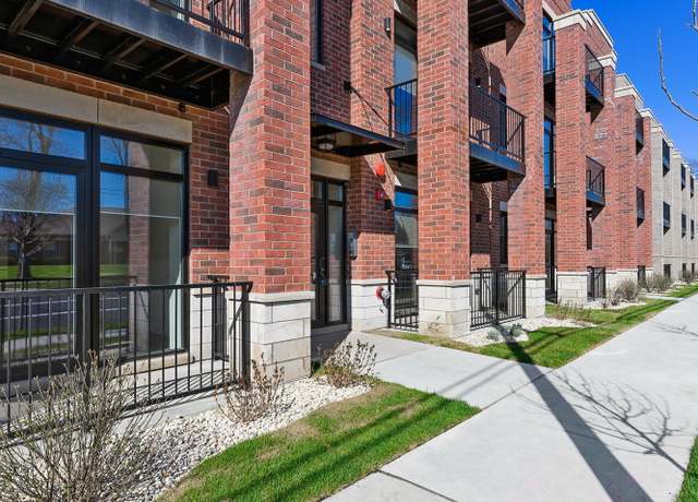 Photo of 810 E Irving Park Rd, Roselle, IL 60172