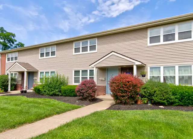 Property at Columbus Crossing Townhomes - 1458 Grand Ave, Columbus, IN, 47201, 2 beds, 1 bath, [object Object]