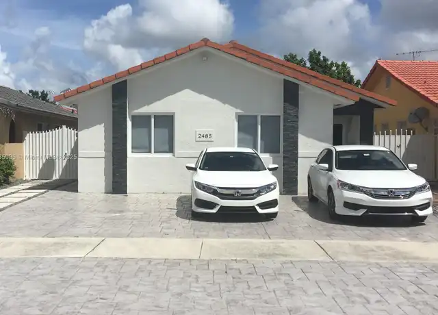 Property at 2485 W 72nd Pl, Hialeah, FL, 33016, 3 beds, 2 baths, [object Object]