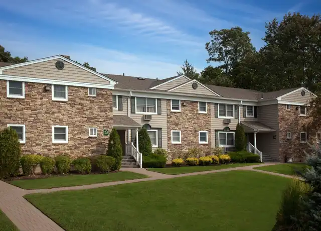 Property at 39 Elliott Pl Unit 39-1B, Smithtown, NY, 11787, 1 bed, 1 bath, [object Object]