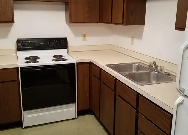 Property at 2115 Walnut St, Cedar Falls, IA, 50613, 2 beds, 1 bath, [object Object]