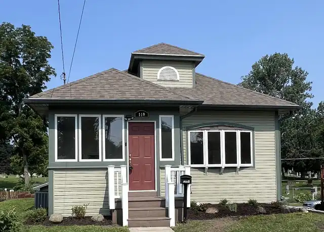 Property at 140 S Elmwood Ave, Burlington, WI, 53105, 3 beds, 1 bath, [object Object]