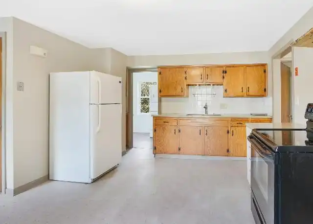 Property at 15 Myrtle Ave, Westfield, MA, 01085, 2 beds, 1 bath, [object Object]