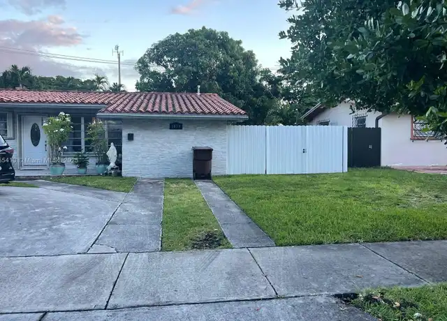 Property at 1090 W 60th St Unit 3, Hialeah, FL, 33012, 1 bed, 1 bath, [object Object]
