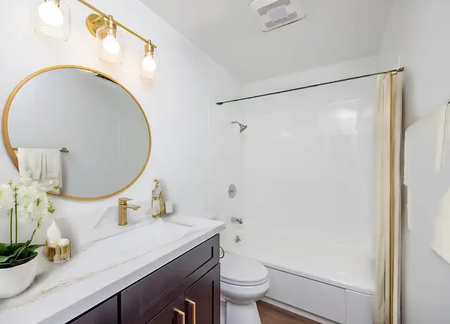 Photo of 2805 75th Pl SE, Mercer Island, WA 98040