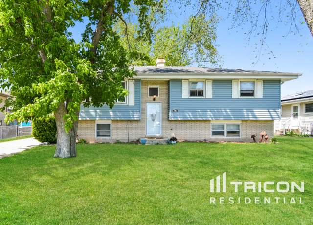 Photo of 315 E Oak St, Lake in the Hills, IL 60156