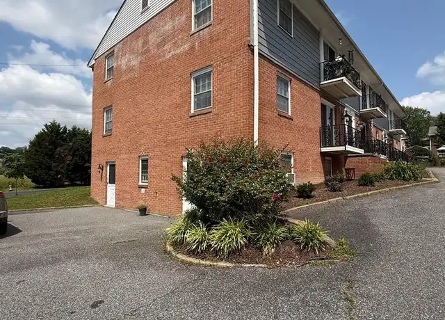 Property at 1425 Dandridge St, Fredericksburg, VA, 22401, 2 beds, 1 bath, [object Object]
