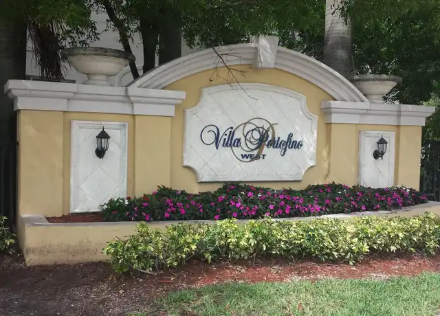 Property at 521 NE 21st Ter, Homestead, FL, 33033, 3 beds, 2.5 baths, [object Object]