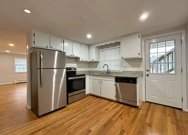 Property at 40 R Stone St, Beverly, MA, 01915, 2 beds, 1 bath, [object Object]